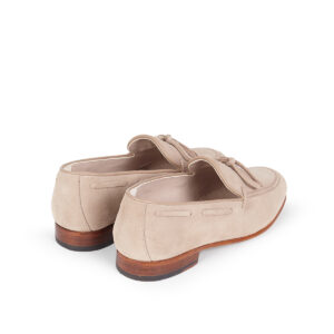 Mocasines de ante con borlas hombre en tono beige alpaca claro