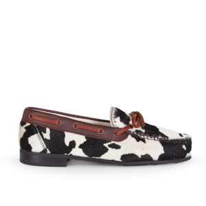 Zapatos tipo castellanos con diseño pelo de vaca y suela clásica